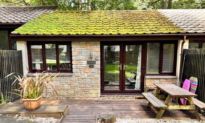 Lelant Ski Chalet | 2bedroom granite bungalow style cottage situated about 3 miles from St Ives Town
