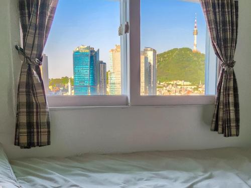 Cheongpa-dong Apartment | 2Bedroom House 10min from Seoul Stn #Free Netflix #View of Namsan #1pm Checkout