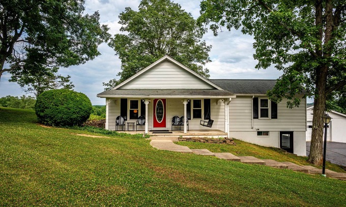 Nashville House | 2BR, 1BA