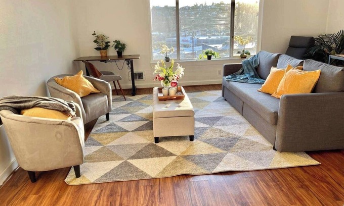 West Queen Anne House | 2BR/2BA Charming Queen Anne Getaway