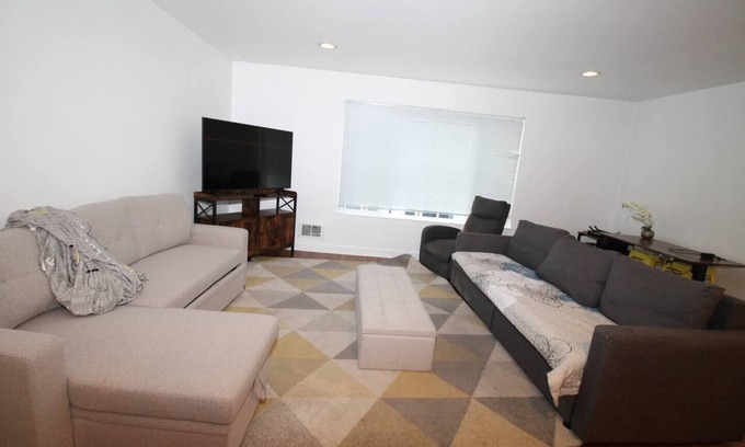 West Queen Anne House | 2BR/2BA Queen Anne Retreat/downtown, port,parking