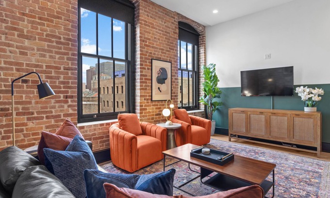 Faubourg Lafayette Hotel | 2BR/2BA Rooftop Pool | Gym | Game Room | Downtown
