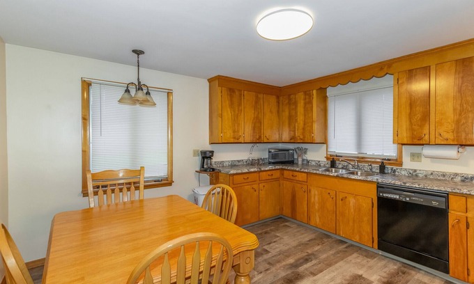 Canton Apartment | 2br 2bath apt with a game room & full bar near HOF!!