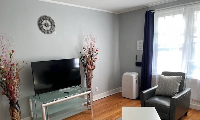 Albany Apartment | 2BR Apt Near St. Peter's Hospital