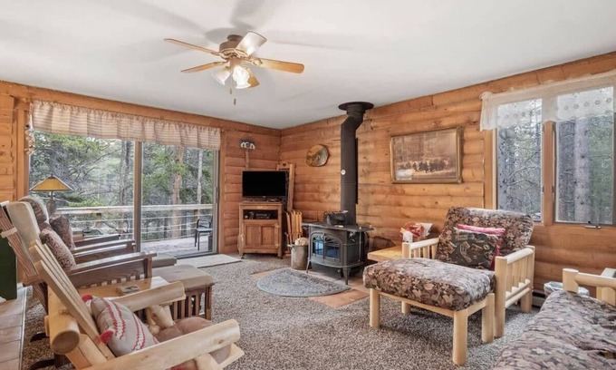 Leadville Cabin | 2BR Cabin–Deck Lake View & Access–BBQ, Pets OK!