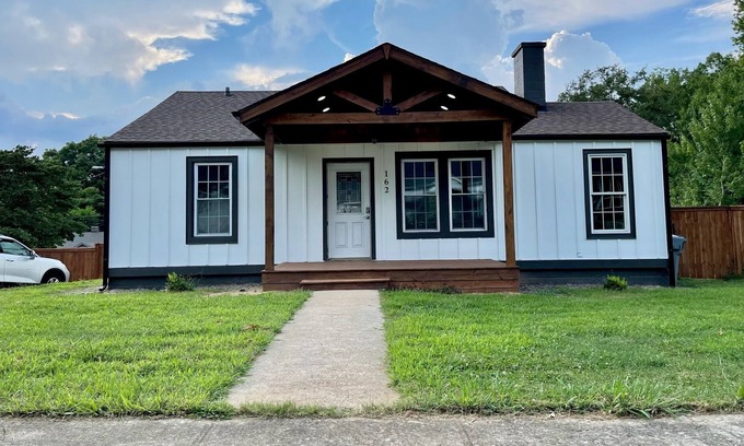 Spartanburg House | 2br Collins retreat