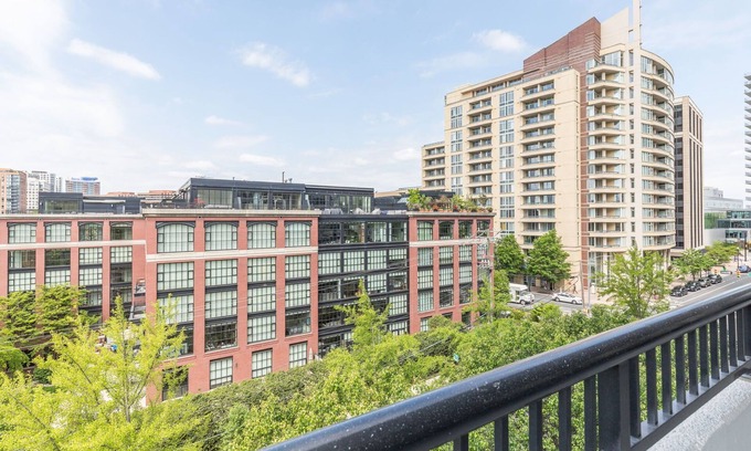 Radnor - Fort Myer Heights Apartment | 2BR Comfort Apartment in Prime Location