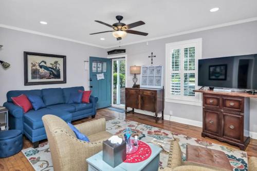 Rosewood House | 2BR Cottage - Minutes from USC