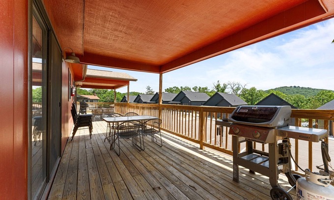 Kimberling City Cabin | 2BR Duplex Cabin w/Community Pool + Boat dock