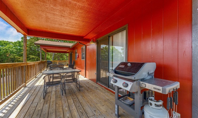 Kimberling City Cabin | 2BR Duplex Cabin w/Community Pool + Boat dock
