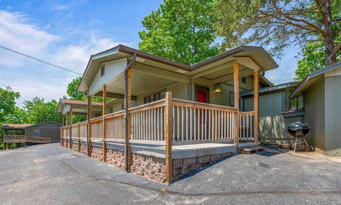 Kimberling City Cabin | 2BR Duplex Cabin w/Community Pool + Boat dock