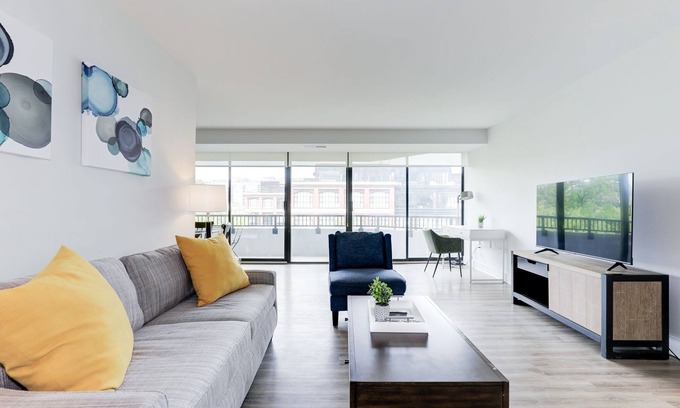 Radnor - Fort Myer Heights Apartment | 2BR Executive Apartment by Envitae
