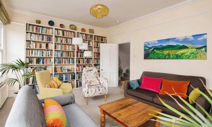 Fortune Green Apartment | 2BR flat with roof terrace