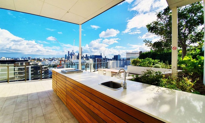 Newstead Apartment | 2BR Food Drink Hub Pool Parking Gym Rooftop
