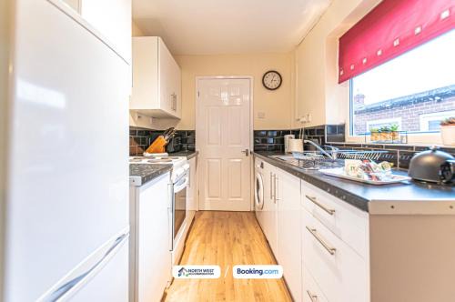 St Helens House | 2BR House in St Helens, Fully furnished, Perfect for Short or Long Stays