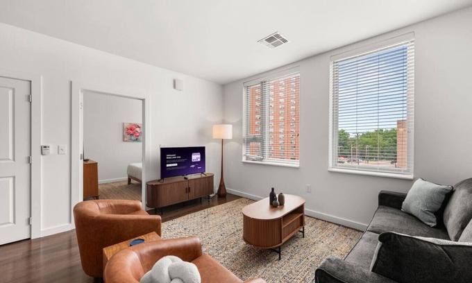 Hough Apartment | 2BR in Heart of Cleveland Near CWRU