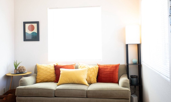 Menlo Park House | 2BR in Quiet Menlo Park. Close to downtown and I-10. Fully stocked kitchen.