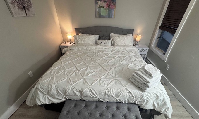 White Haven House | 2BR, King, twin with WiFi in SnowRidge Village, Poconos. Sleep up to 6