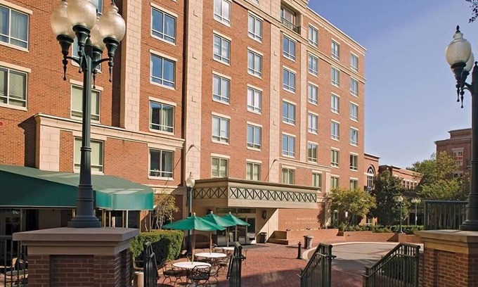 Old Town West Condo | 2br Lockoff Condo Visit U.S. Capitol