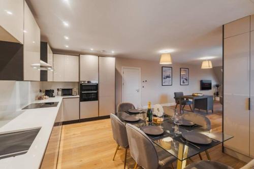Windsor Apartment | 2BR Luxury Penthouse, Cinema Room, Private Parking