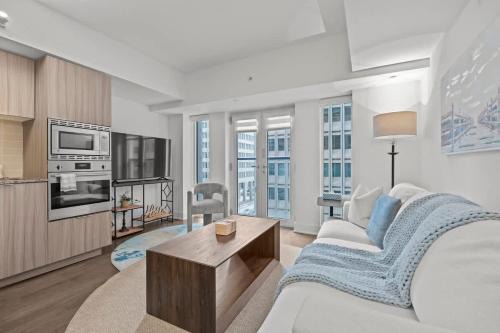 Bay Cloverhill Apartment | 2BR Modern Condo with City Skyline Views & Pool