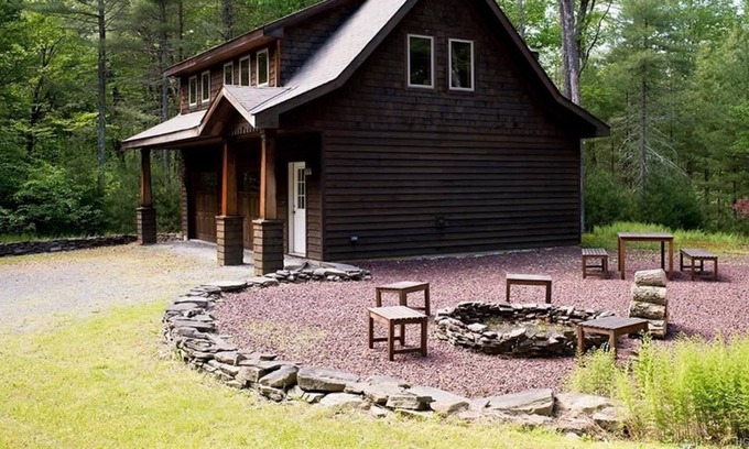 Forestburgh House | 2BR Modern Cottage on 13 Private Acres