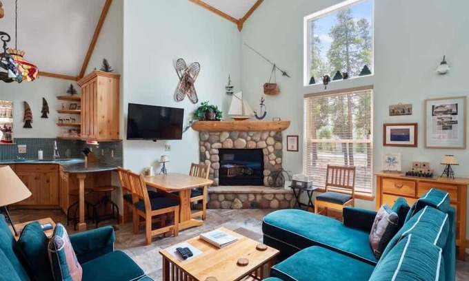 Leadville Cabin | 2BR Mountain Cabin w/Loft: View, Loft, Fireplace