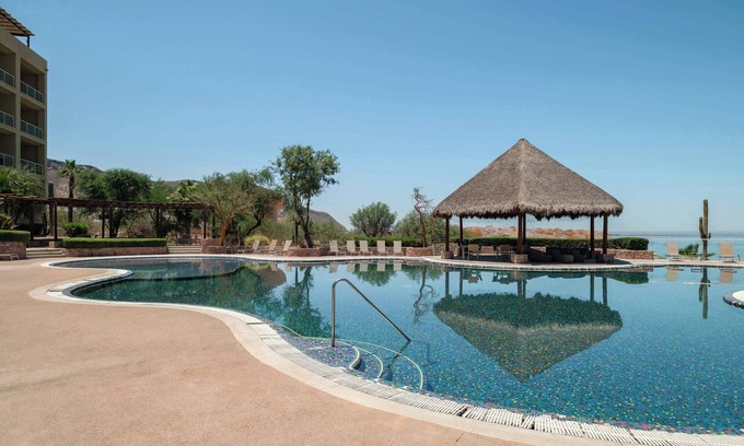 La Paz Apartment | 2BR Ocean View & Terrace at Vistamar