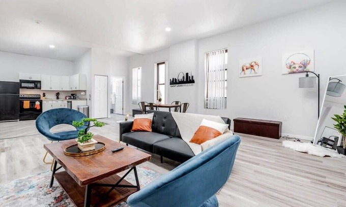 Lafayette Square Apartment | 2BR Park Ave Townhome with parking | CozySuites