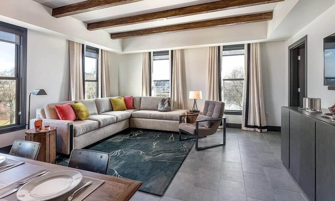 Old Town Chinatown Condo | 2br Presidential Condo in Waterfront District!