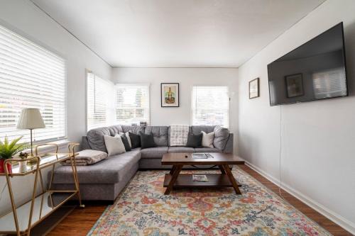 Sunnyside House | 2BR Retreat - Walk to Tabor Shops & Cafes