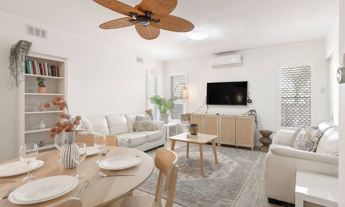 Rockingham House | 2BR Rockingham Beach Retreat