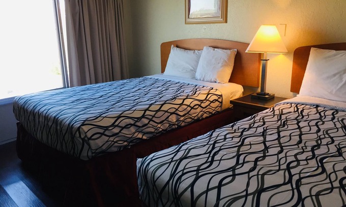 Gatlinburg - Pigeon Forge Apartment | 2Br(SLP 7) Hotel Suite With Balcony Near Dixie Stampede