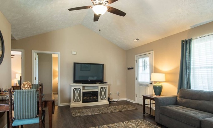 Kodak Condo | 2BR Smokey Mountains Getaway