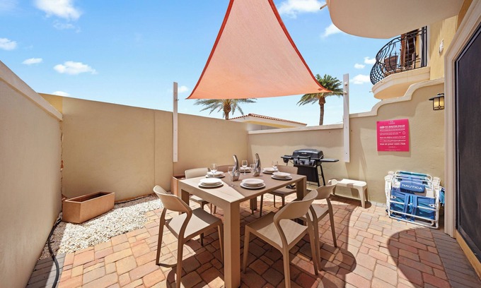 Gold Coast House | 2BR Townhome w/Balcony! *near Aruba beaches*