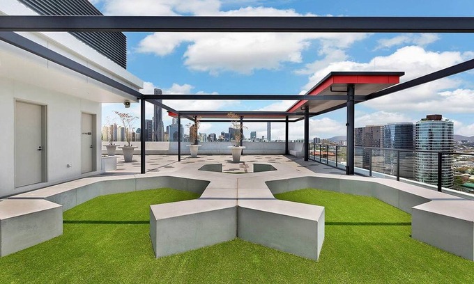 Fortitude Valley Apartment | 2BR Utopia Fortitude Valley Pool Rooftop King bed