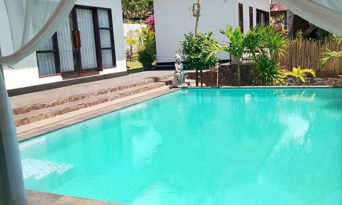 Kalibukbuk Villa | 2BR Villa ,full furnished villa, swimming pool. Near beach & big Garden