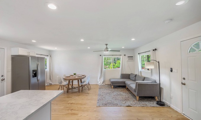 Wahiawa House | 2BR Wahiawa Sleeps 4 + AC WiFi Pet-Friendly Parking
