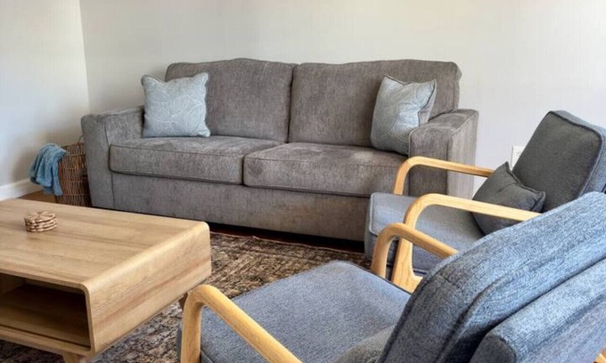 Bayonne Apartment | 2BR with Washer/Dryer | Near NYC