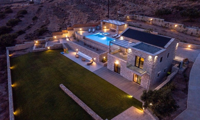 Falassarna Villa | 2Jacuzzi in & outdoor ★ 2Heated pool ★ 2Sauna ★ 14sleeps