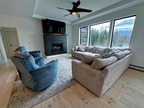 Franconia House | 2M New rustic contemporary home with stunning views, great amenities and perfect private location.