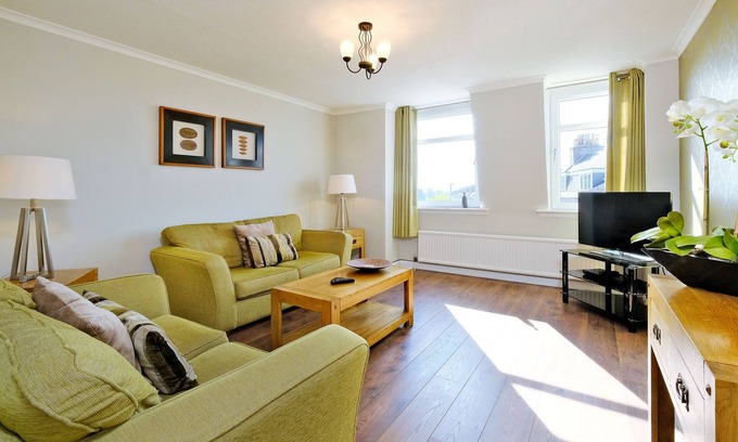 Aberdeen West End Apartment | 2nd Floor beautiful apartment in city centre