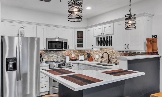 Nashville Condo | 2nd Floor Front Side Signature Suite - 201 by Grand Wood Suites