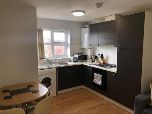 Loughborough Apartment | 2nd Floor Town Centre Apt with FREE Parking