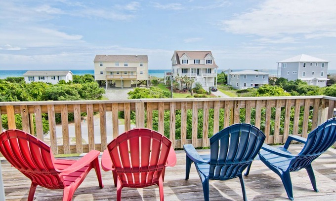 Emerald Isle House | 2ND ROW. See/Hear The Ocean. 10% OFF WEEK STAY 8/16-9/6. Dogs stay free