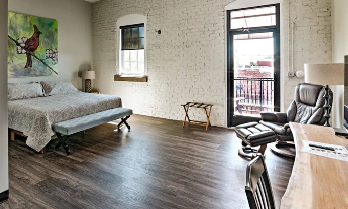 Hickory House | 2nd Street Inn Room #9