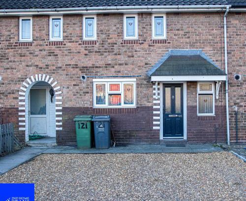 Walsall House | 2ndHomeStays-Walsall- A Charming 3-Bed Home with Landscape View - Suitable for Contractors and Families -Large Parking for 3 Vans - Sleeps 7- 7 mins to J10 M6 and 21 mins to Birmingham