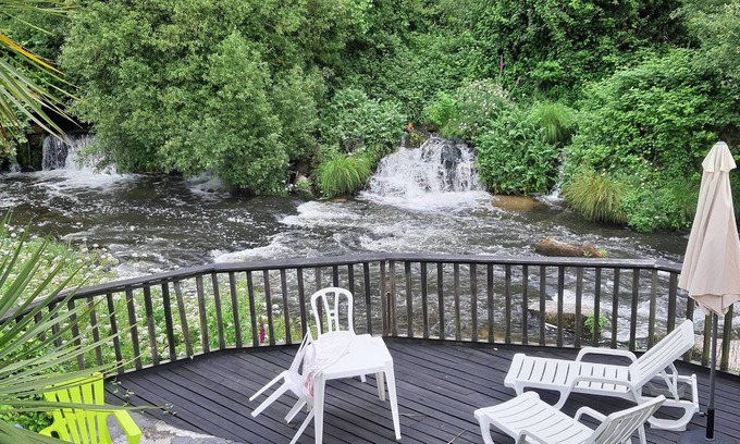 Parada de Todeia Apartment | 2º Dream corner by waterfalls - air cond, pool, free parking - 20 min to Oporto