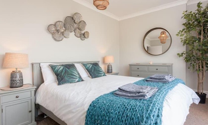 Hele Apartment | 2TheVilla - Great views, 3 bedrooms, parking, central location