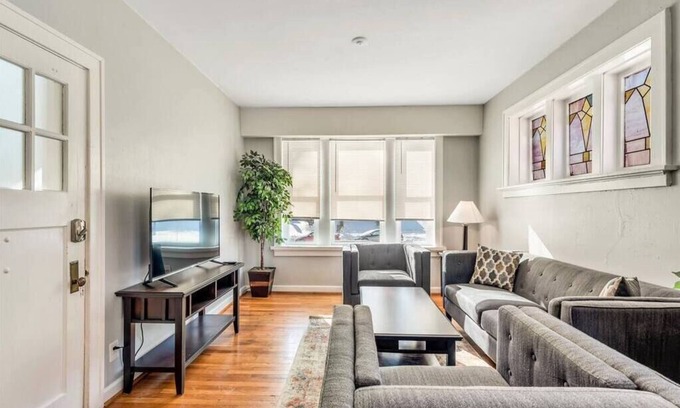 Southwest Garden House | 2w Tower Grove Getaway